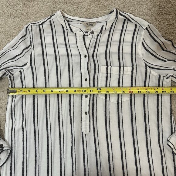 Lucky Brand Top Women’s Large White And Gray Striped Henley 1/4 Button Down - Picture 11 of 14
